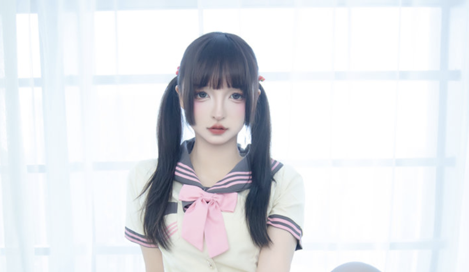 神楽坂真冬的“斩男毛衣”魔法：慵懒与时尚的完美邂逅-瓜次元