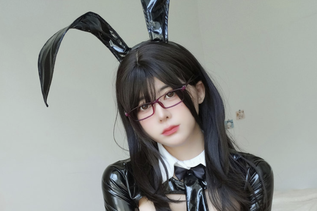 次元圈的小天使：眼镜娘”眼酱大魔王w”的萌系魅力大揭秘！-瓜次元