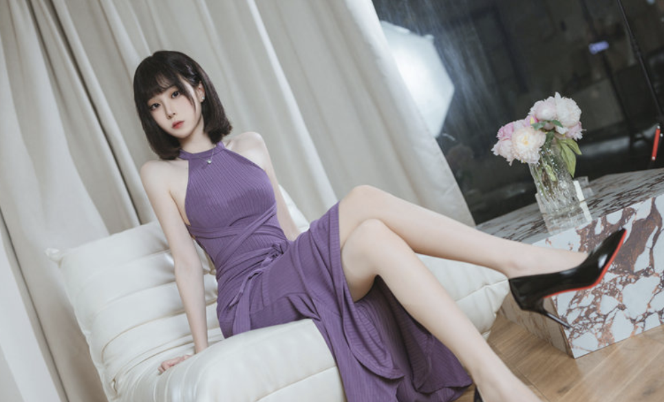 许岚LAN泳池竞泳写真：水中的梦幻女神，心跳加速的视觉盛宴》-瓜次元