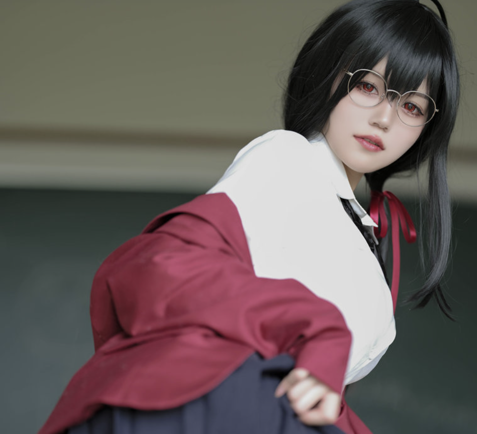 小仓千代w大凤JK制服惊艳登场！演绎冷艳与青春的完美碰撞》-瓜次元