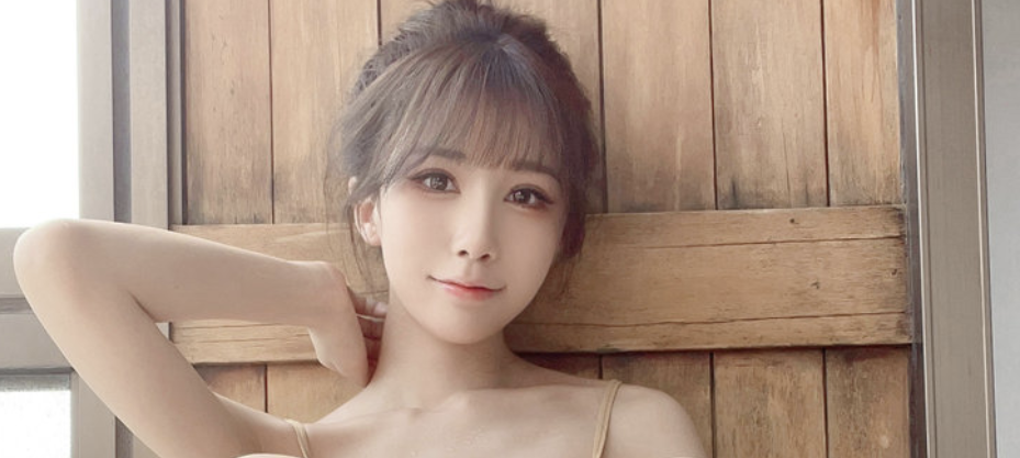 水淼aqua化身仙家侠女申鹤，银发美瞳演绎原神经典魅力！-瓜次元