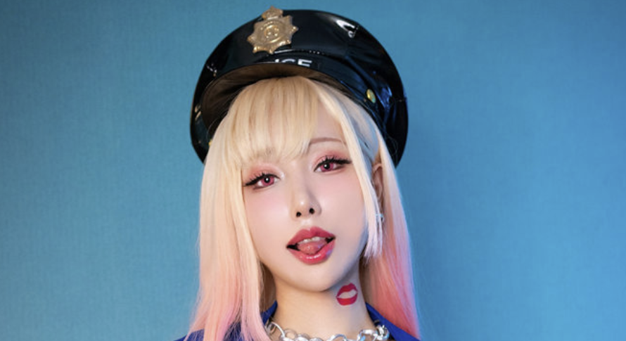 雨波HaneAme化身胜利女神毒蛇：神秘又迷人的COS演绎，让人心跳加速！-瓜次元