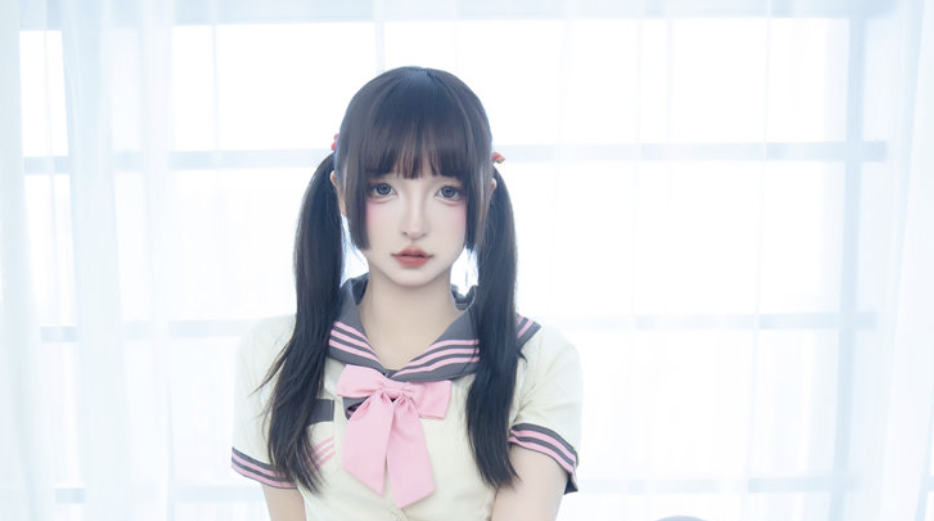 神楽坂真冬：从甜美萝莉到胶袜女神，她的Cos世界让人欲罢不能！-瓜次元
