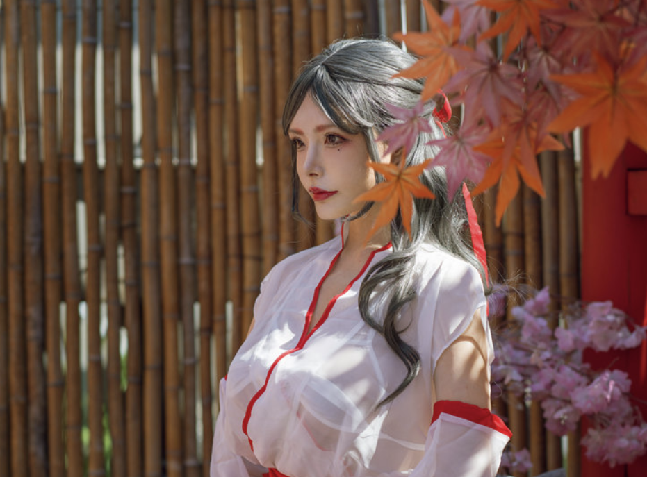 图片[2]-秋和柯基化身女性版牛魔王：狂野女神再掀cos界风暴-瓜次元