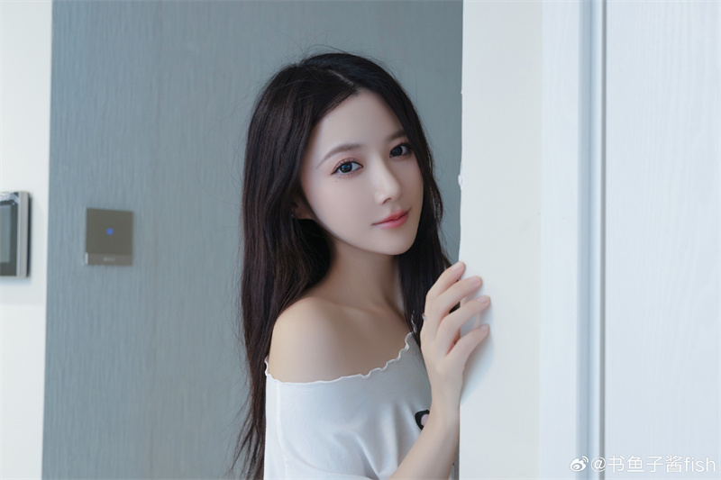 亿万图片全景库美图鱼子酱，95后女神的多面魅力-瓜次元