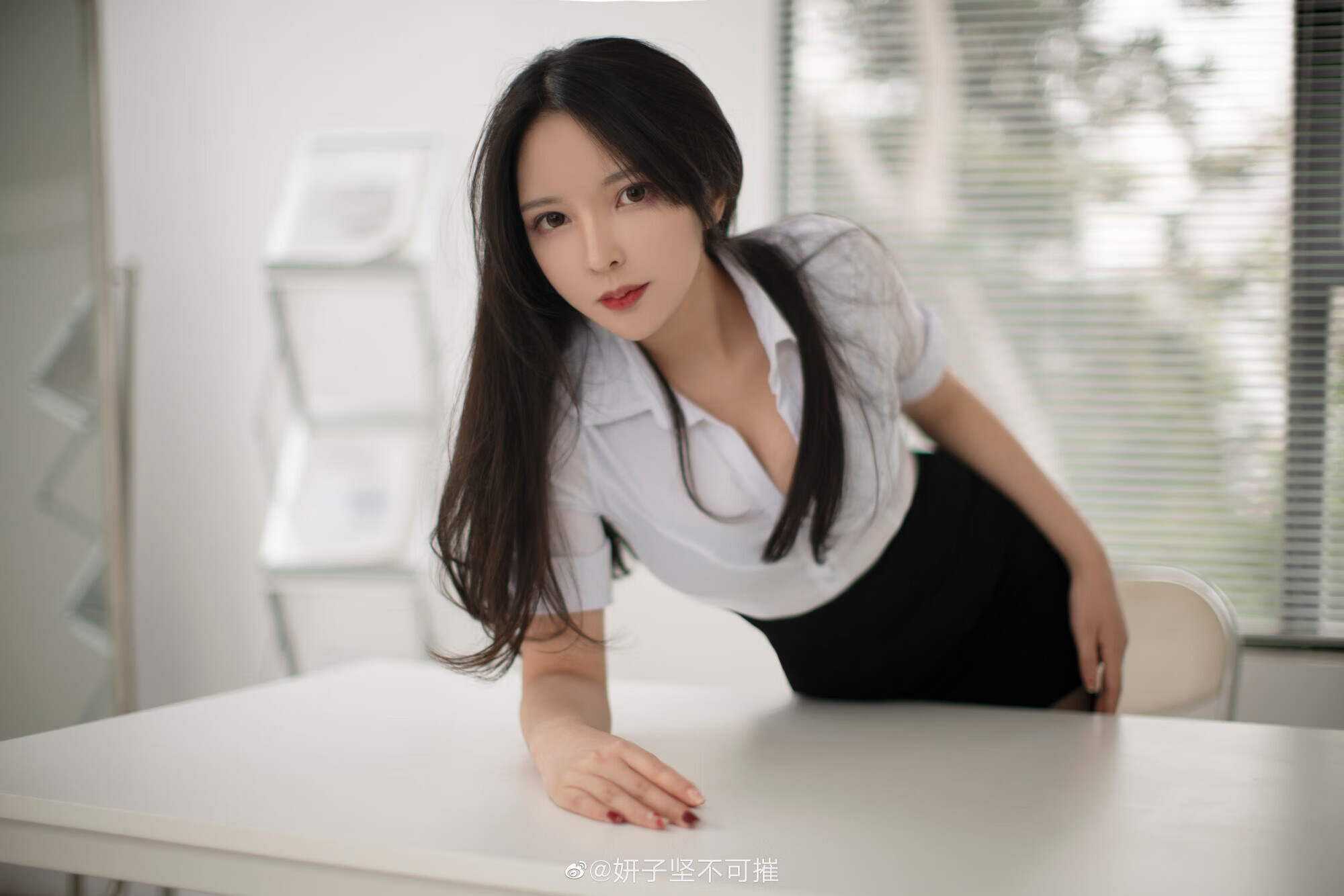 微博气质美女博主——妍子坚不可摧，完全没有一点的抵抗力-瓜次元