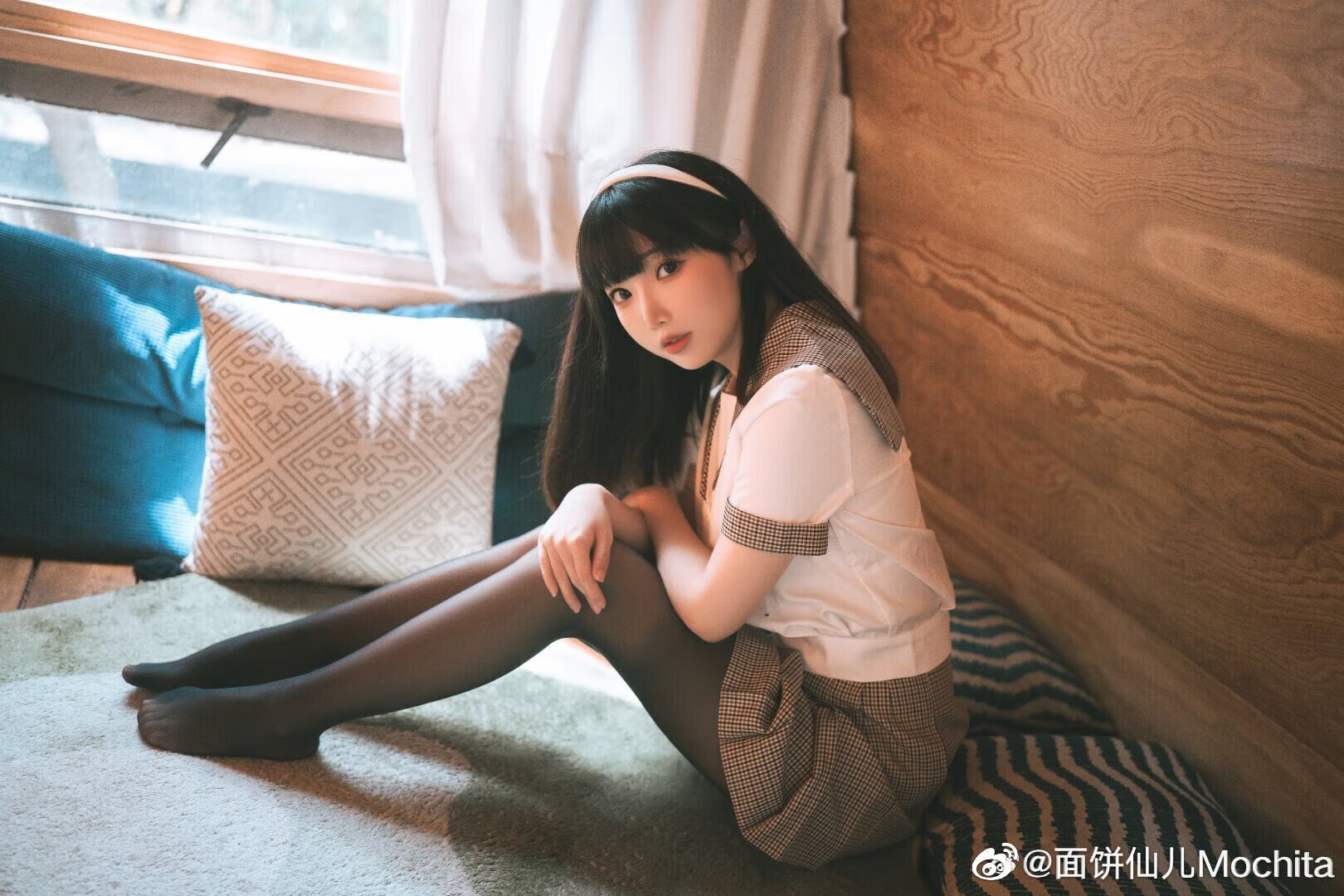 JK短裙妹子面饼仙儿，高质量作品的人气COSER-瓜次元