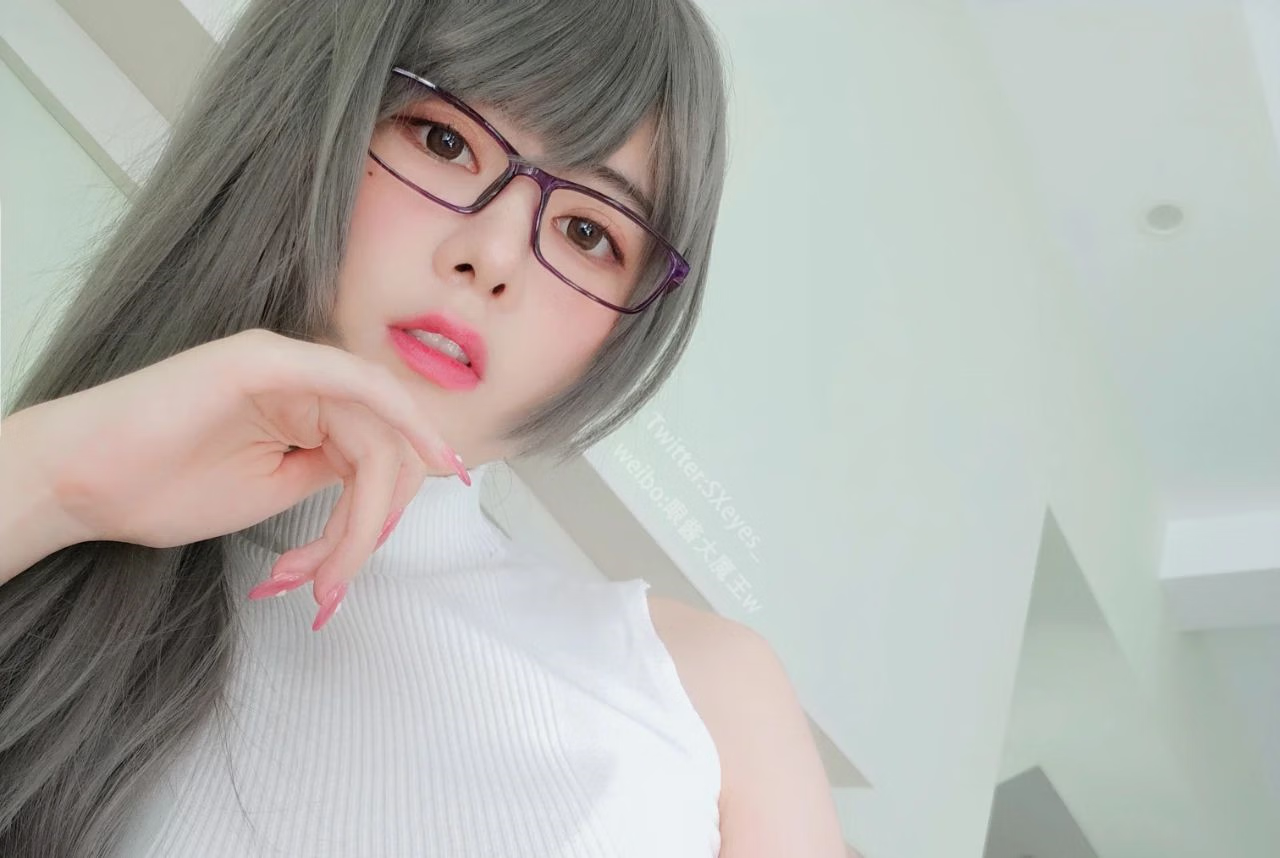 温柔贤惠的眼酱大魔王W，一个知性美十足的长腿美女-瓜次元