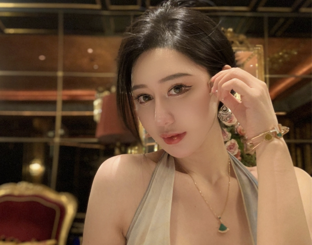 图片[2]-不爱笑的赛琳微密图片分享，魅力四溢的颜值博主-瓜次元