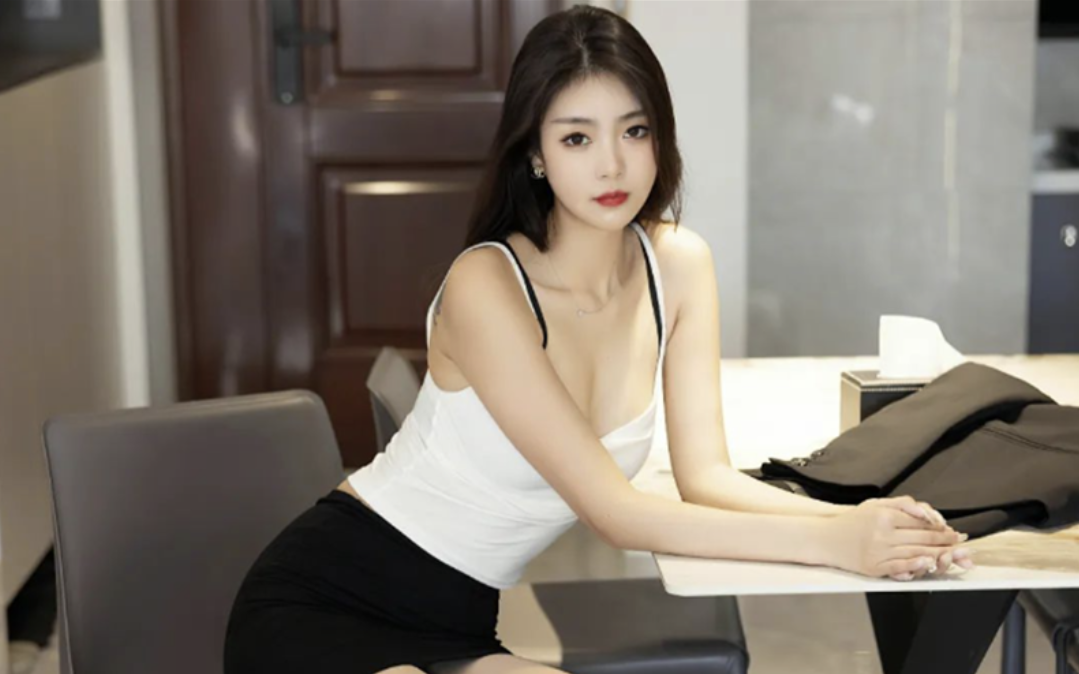 xiuren可乐Vicky：重庆网红的时尚美丽与个性魅力-瓜次元