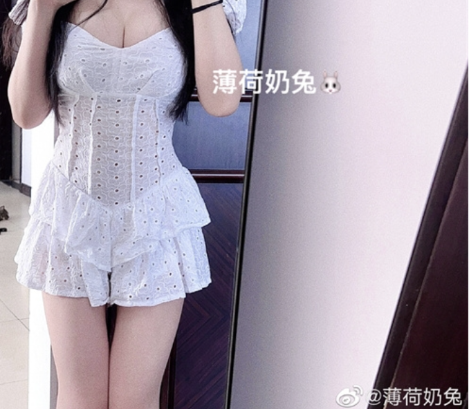 图片[2]-抖音网红麻辣奶兔维密图片资源分享-瓜次元