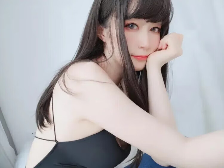养眼的气质美女白银81，这样的眼神能打动你吗-瓜次元