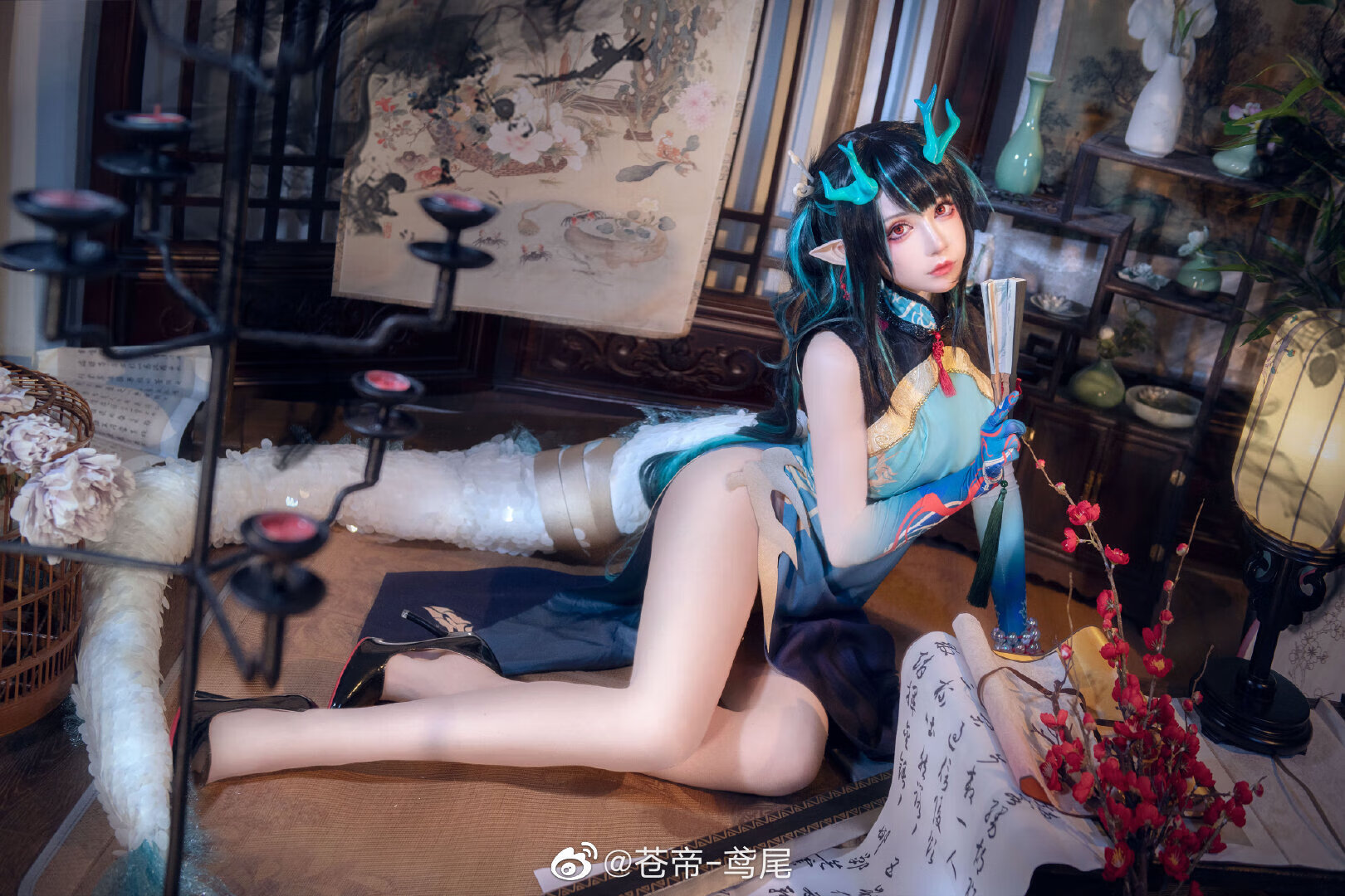 苍帝-鸢尾cos作品鉴赏，大长腿美女苍帝-鸢尾-瓜次元