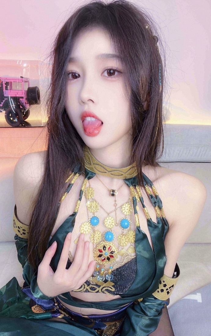 小小奶瓶儿微密圈写真以及cos订制图片合集