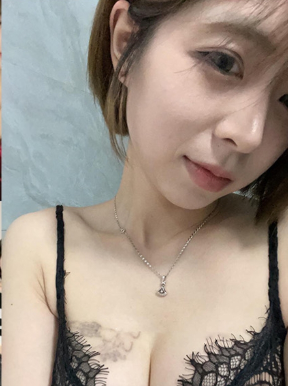 大猫女孩微密圈付费写真以及视频合集